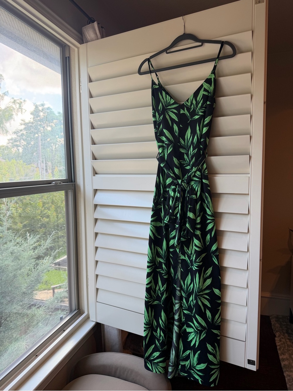 Sleeveless Green Leaf Print Maxi Dress - Black & Green